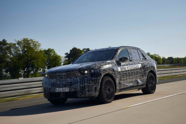 A KÍSÉRLETI FLOTTA UTÁN A SOROZATGYÁRTÁSIG: AZ ÚJ BMW IX5 HIDROGÉN